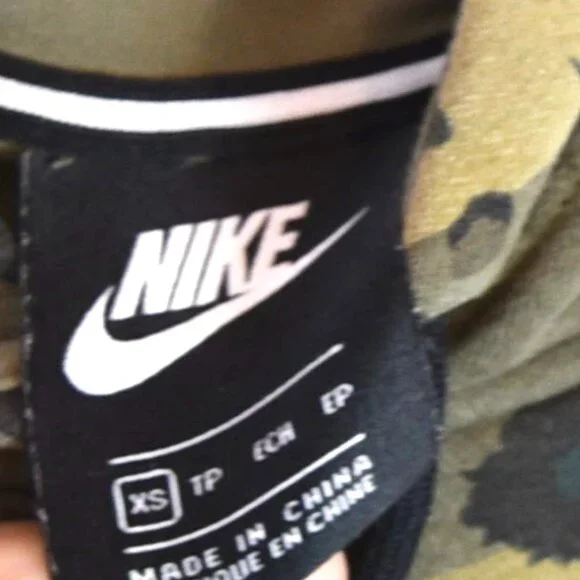 Nike Camo Floral “The Force is Female” Hoodie Size XS Green Black Print Logo Pul - Picture 5 of 7